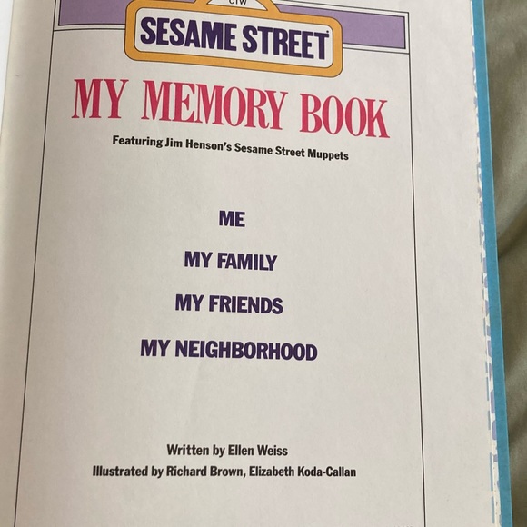 1983 Sesame Street story book and child memory book - Picture 9 of 10